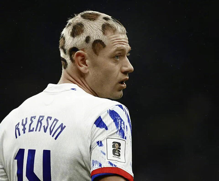 开云网页版中国官网-利物浦或因布拉德利伤缺冬窗引援，多特后卫赖尔森成目标|德国|多特蒙德|英超|挪威|右后卫伤缺_新浪体育_新浪新闻